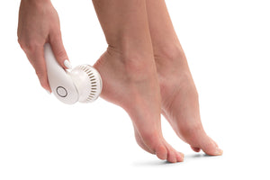 lady using 60 second spa pedi to buff hard skin on heels of feet