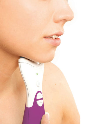 close up of Rio 60 second neck toner being used to treat chin area